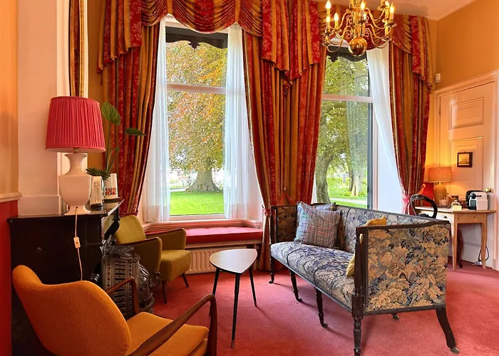 - לינה וארוחת בוקר 3*