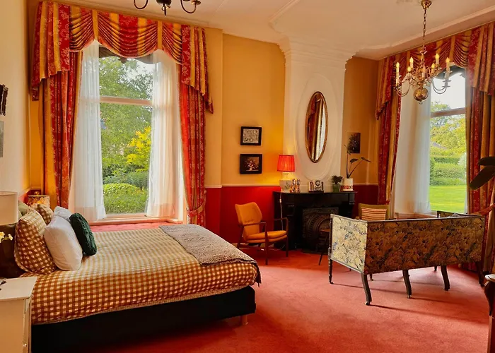 - לינה וארוחת בוקר 3*